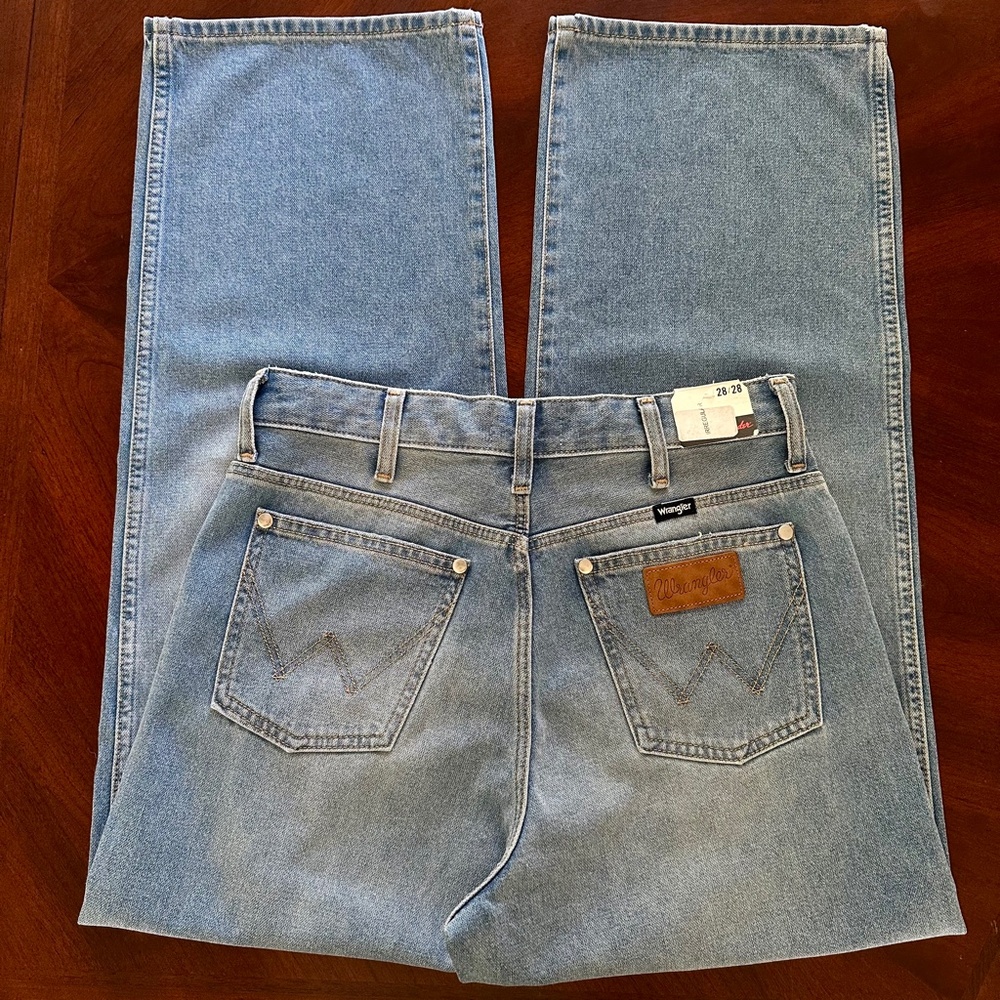Wrangler X Fender Relaxed Mom Jeans in Light Wash Destroy Size 28 X 28 Irregular - Picture 14 of 16